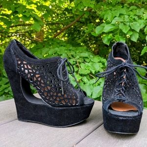 Steve Madden Black Lace Up Wedge